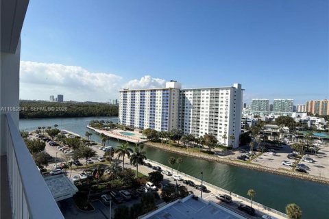 Студия в Санни-Айлс-Бич, Флорида № 2048170