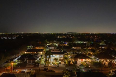 Casa en venta en Doral, Florida, 5 dormitorios, 392.7 m2 № 2036053 - foto 25