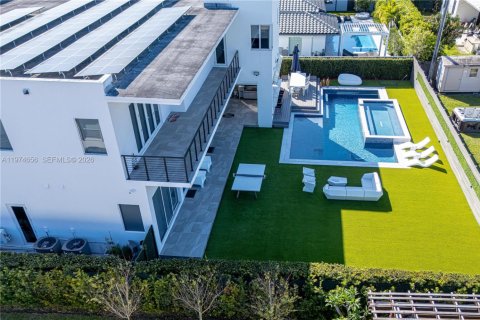 Casa en venta en Doral, Florida, 5 dormitorios, 392.7 m2 № 2036053 - foto 5