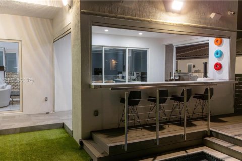 Casa en venta en Doral, Florida, 5 dormitorios, 392.7 m2 № 2036053 - foto 26