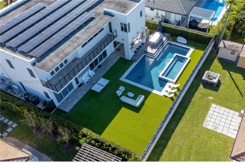 Casa en venta en Doral, Florida, 5 dormitorios, 392.7 m2 № 2036053 - foto 6