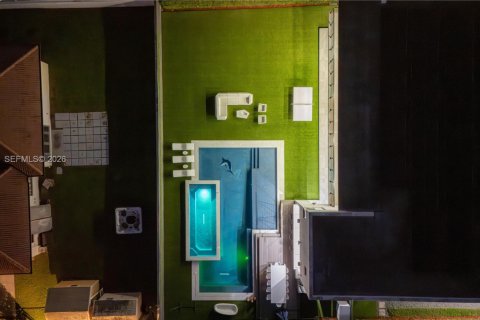 Casa en venta en Doral, Florida, 5 dormitorios, 392.7 m2 № 2036053 - foto 19