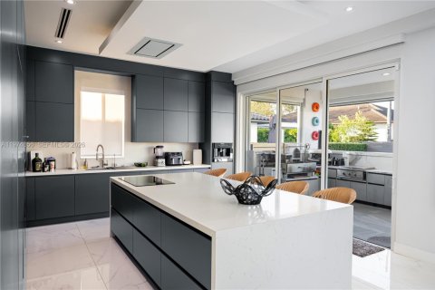 Casa en venta en Doral, Florida, 5 dormitorios, 392.7 m2 № 2036053 - foto 29