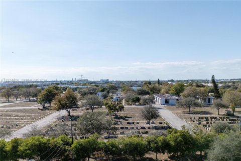 Casa en venta en Doral, Florida, 5 dormitorios, 392.7 m2 № 2036053 - foto 12