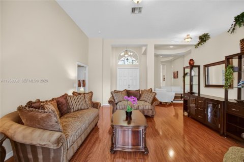 House in Pembroke Pines, Florida 5 bedrooms, 263.29 sq.m. № 2017470 - photo 25