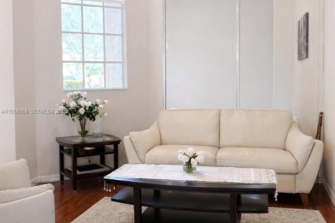 House in Pembroke Pines, Florida 5 bedrooms, 263.29 sq.m. № 2017470 - photo 3