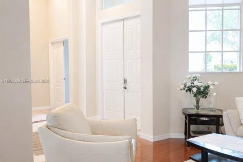 House in Pembroke Pines, Florida 5 bedrooms, 263.29 sq.m. № 2017470 - photo 4