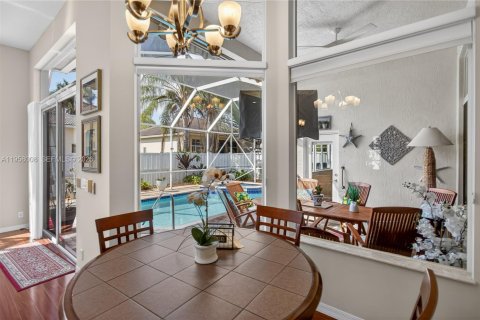 House in Pembroke Pines, Florida 5 bedrooms, 263.29 sq.m. № 2017470 - photo 23