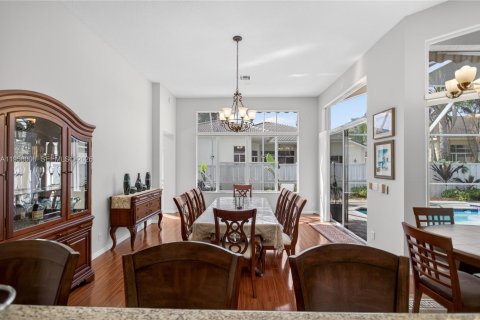 House in Pembroke Pines, Florida 5 bedrooms, 263.29 sq.m. № 2017470 - photo 16