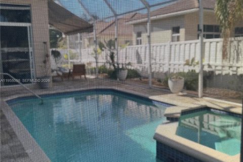 House in Pembroke Pines, Florida 5 bedrooms, 263.29 sq.m. № 2017470 - photo 10