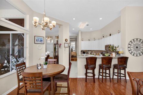 House in Pembroke Pines, Florida 5 bedrooms, 263.29 sq.m. № 2017470 - photo 24