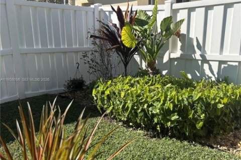 House in Pembroke Pines, Florida 5 bedrooms, 263.29 sq.m. № 2017470 - photo 14