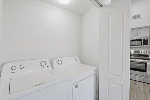 Condo in Sarasota, Florida, 1 bedroom  № 2218303 - photo 8