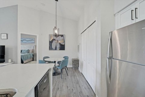 Condo in Sarasota, Florida, 1 bedroom  № 2218303 - photo 11