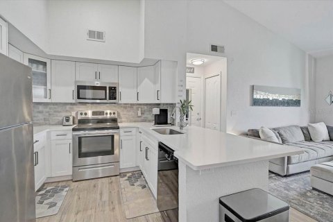Condo in Sarasota, Florida, 1 bedroom  № 2218303 - photo 10