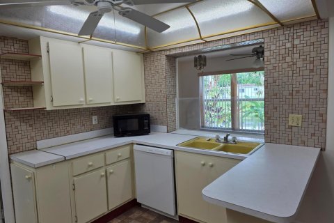 House in Margate, Florida 2 bedrooms, 98.57 sq.m. № 2294283 - photo 13