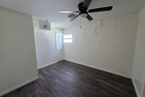 House in Margate, Florida 2 bedrooms, 98.57 sq.m. № 2294283 - photo 23