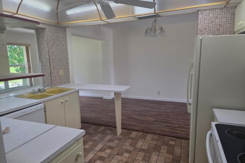 House in Margate, Florida 2 bedrooms, 98.57 sq.m. № 2294283 - photo 10