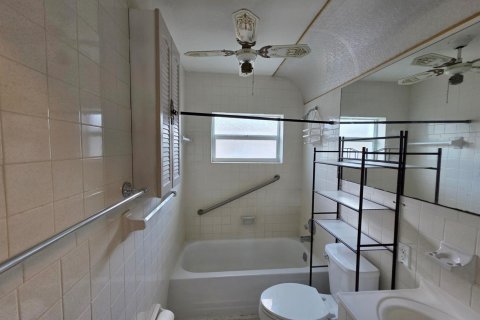 House in Margate, Florida 2 bedrooms, 98.57 sq.m. № 2294283 - photo 24