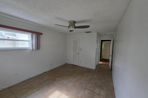 House in Margate, Florida 2 bedrooms, 98.57 sq.m. № 2294283 - photo 20