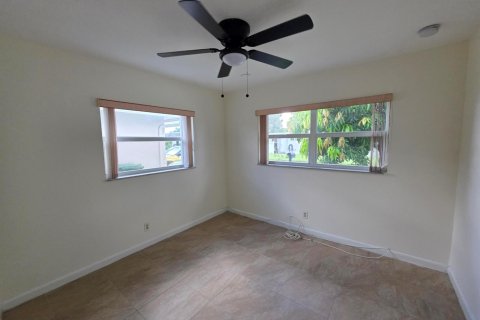 House in Margate, Florida 2 bedrooms, 98.57 sq.m. № 2294283 - photo 17