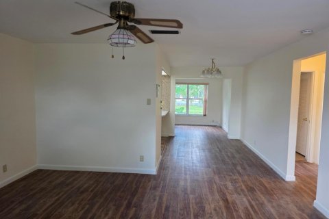 House in Margate, Florida 2 bedrooms, 98.57 sq.m. № 2294283 - photo 4