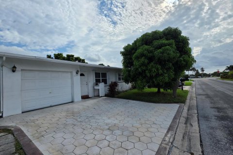 House in Margate, Florida 2 bedrooms, 98.57 sq.m. № 2294283