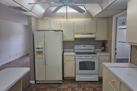 House in Margate, Florida 2 bedrooms, 98.57 sq.m. № 2294283 - photo 11
