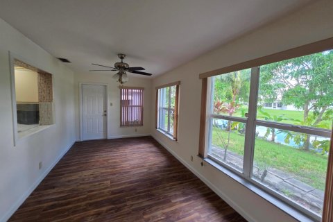 House in Margate, Florida 2 bedrooms, 98.57 sq.m. № 2294283 - photo 7