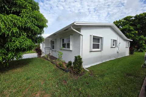 House in Margate, Florida 2 bedrooms, 98.57 sq.m. № 2294283 - photo 2