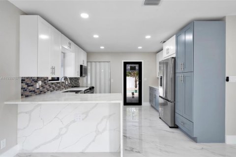 Снять в аренду виллу или дом в Холливуд, Флорида 2 спальни, 86.58м2, № 1990386 - фото 1