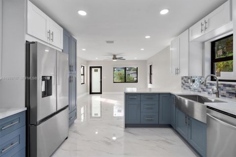 Снять в аренду виллу или дом в Холливуд, Флорида 2 спальни, 86.58м2, № 1990386 - фото 17