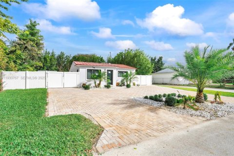 Снять в аренду виллу или дом в Холливуд, Флорида 2 спальни, 86.58м2, № 1990386 - фото 4