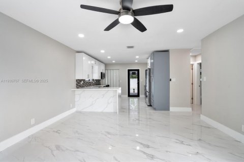 Снять в аренду виллу или дом в Холливуд, Флорида 2 спальни, 86.58м2, № 1990386 - фото 10