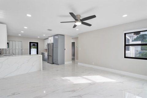 Снять в аренду виллу или дом в Холливуд, Флорида 2 спальни, 86.58м2, № 1990386 - фото 9