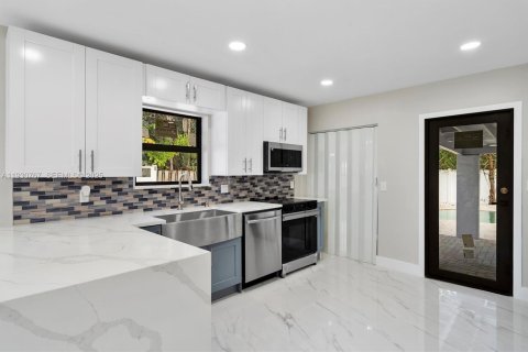 Снять в аренду виллу или дом в Холливуд, Флорида 2 спальни, 86.58м2, № 1990386 - фото 14