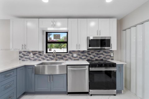 Снять в аренду виллу или дом в Холливуд, Флорида 2 спальни, 86.58м2, № 1990386 - фото 18