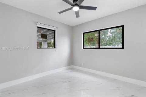 Снять в аренду виллу или дом в Холливуд, Флорида 2 спальни, 86.58м2, № 1990386 - фото 22