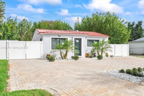 Снять в аренду виллу или дом в Холливуд, Флорида 2 спальни, 86.58м2, № 1990386 - фото 5