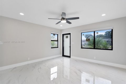 Снять в аренду виллу или дом в Холливуд, Флорида 2 спальни, 86.58м2, № 1990386 - фото 11