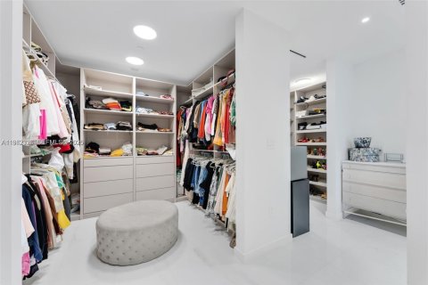 Condominio en venta en Miami, Florida, 4 dormitorios, 298.59 m2 № 2023871 - foto 20
