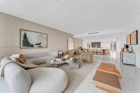 Condominio en venta en Miami, Florida, 4 dormitorios, 298.59 m2 № 2023871 - foto 2