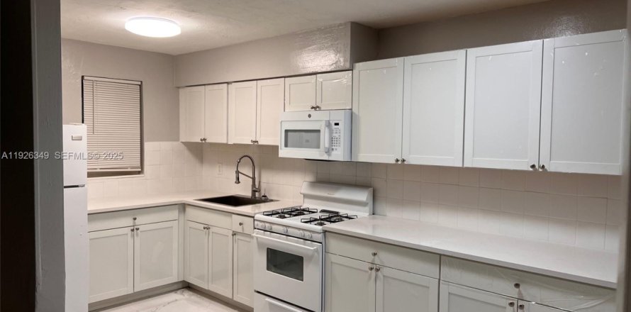 Кондоминиум с 1 спальней в Майами, Флорида № 1988219