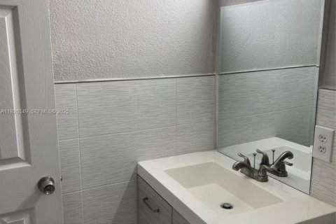 Купить кондоминиум в Майами, Флорида 1 спальня, 57.88м2, № 1988219 - фото 22