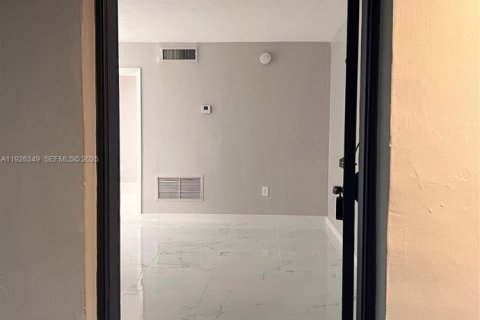 Купить кондоминиум в Майами, Флорида 1 спальня, 57.88м2, № 1988219 - фото 7