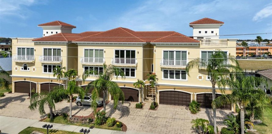 Condo à Punta Gorda, Floride, 3 chambres № 2407126