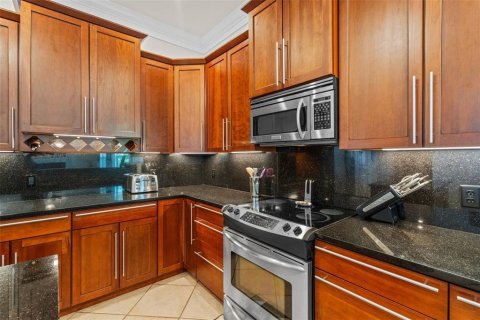 Casa en venta en Kissimmee, Florida, 5 dormitorios, 461.17 m2 № 1839995 - foto 20