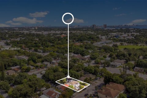 Immobilier commercial à vendre à Miami, Floride: 131.36 m2 № 2021948 - photo 2