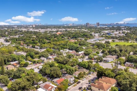 Immobilier commercial à vendre à Miami, Floride: 131.36 m2 № 2021948 - photo 5