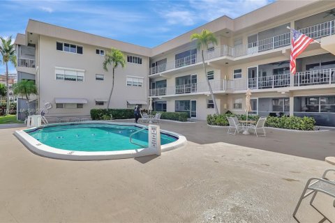 Condominio en venta en Hallandale Beach, Florida, 1 dormitorio, 72.46 m2 № 1714376 - foto 25